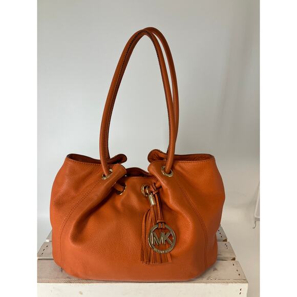 MICHAEL KORS, LARGE ORANGE PEBBLED LEATHER SHOUDLER BAG - Picture 2 of 16